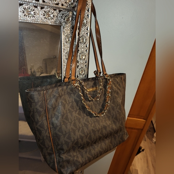 Michael Kors Monogram Satchel😍👜 - Picture 8 of 12